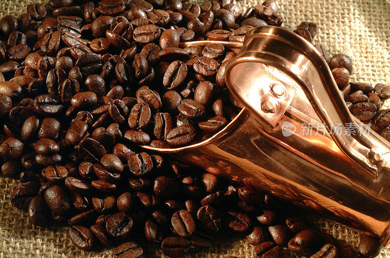 Roasted coffee beans close-up.